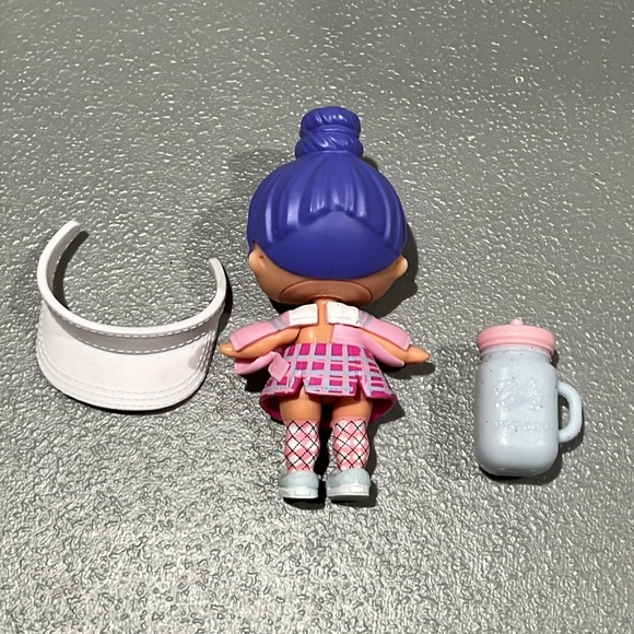 LOL SURPRISE Dolls CADDIE CUTIE QT Golf Under wraps Series 4 - Picture 2 of 2